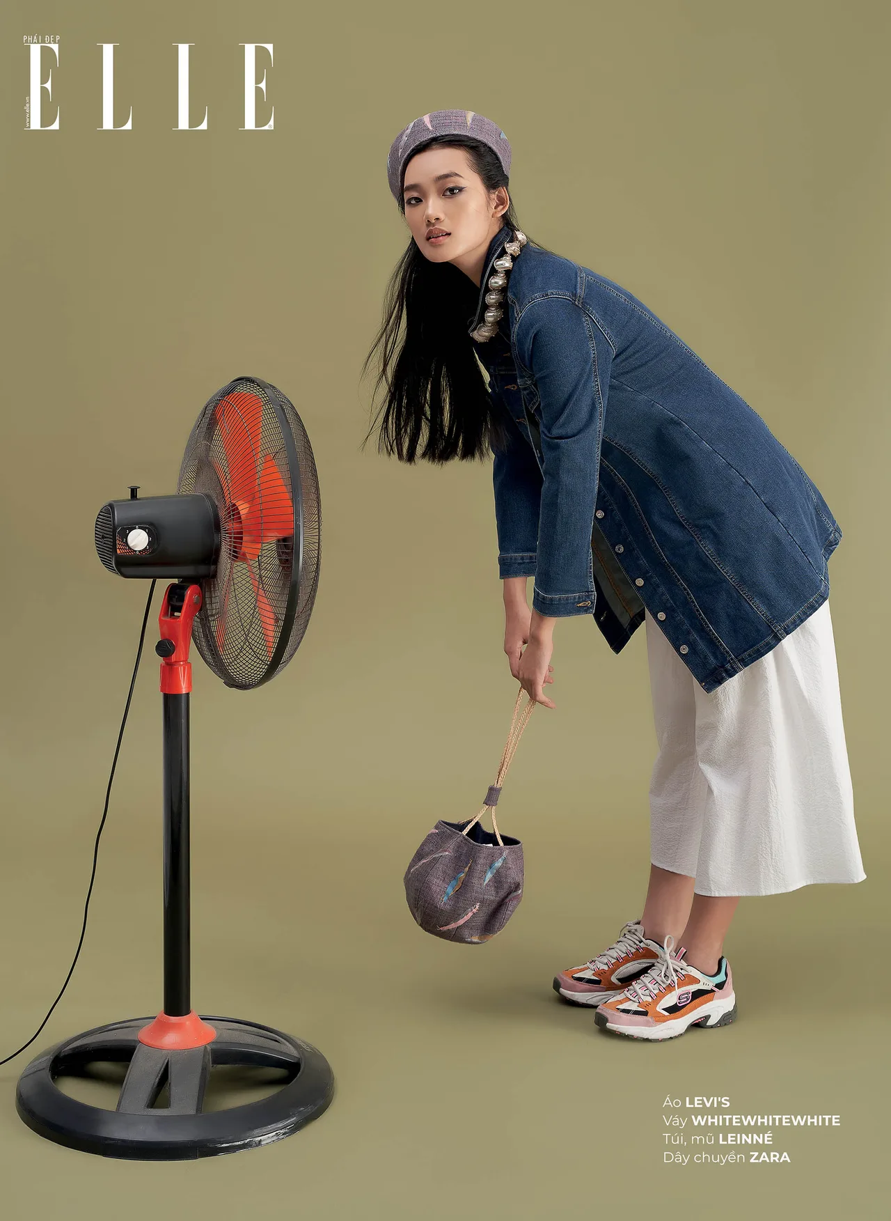 Mặc đẹp theo phong cách đồng quê áo sơ mi denim và chân váy