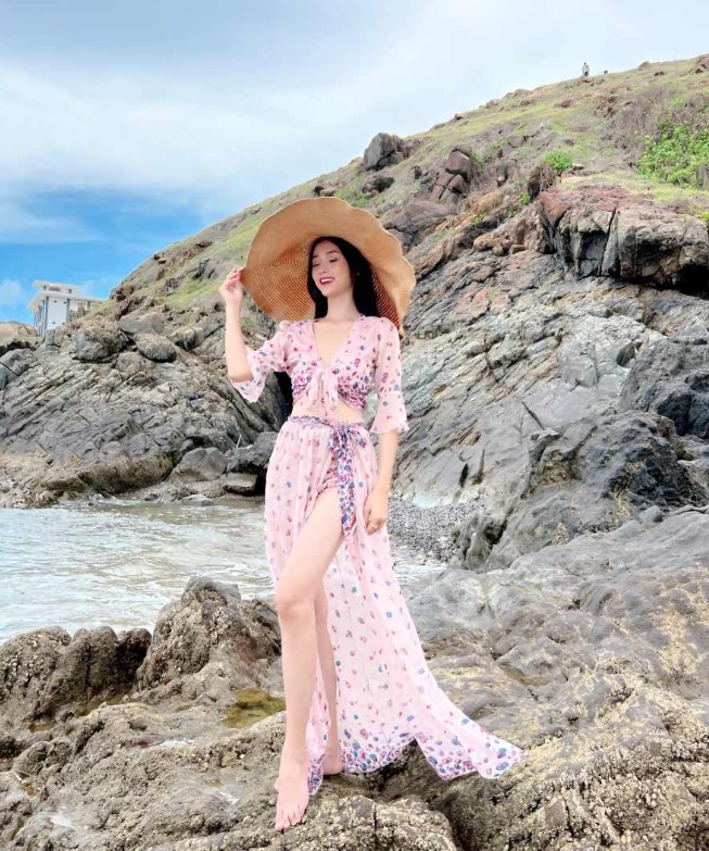 Đầm maxi mỏng nhẹ phong cách nữ tính đi biển