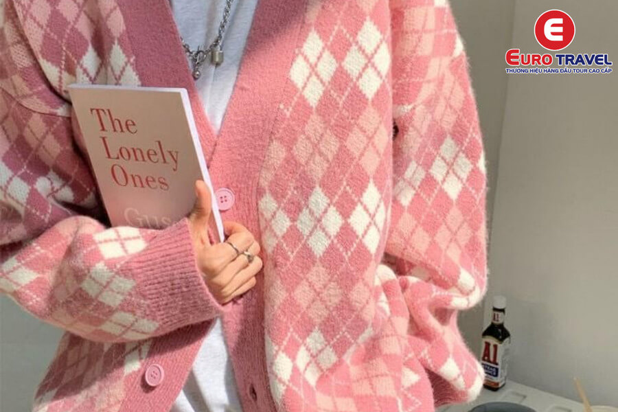 Áo khoác cardigan len sợi giúp giải đáp đi du lịch mặc gì