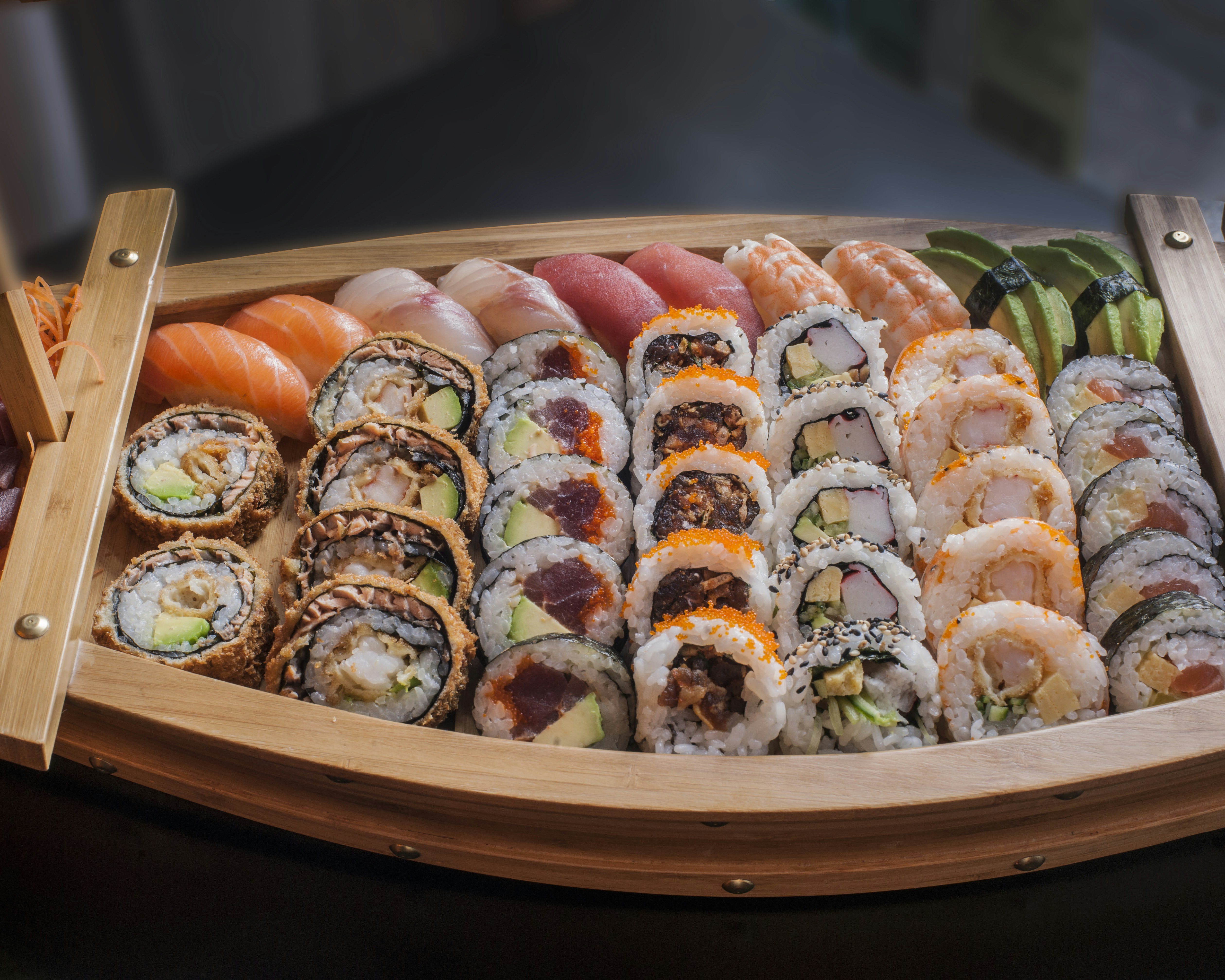 Bún chả cá với chả cá và nước lèo ngọt