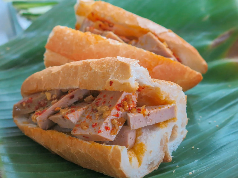 Bánh mì nóng giòn buổi sáng