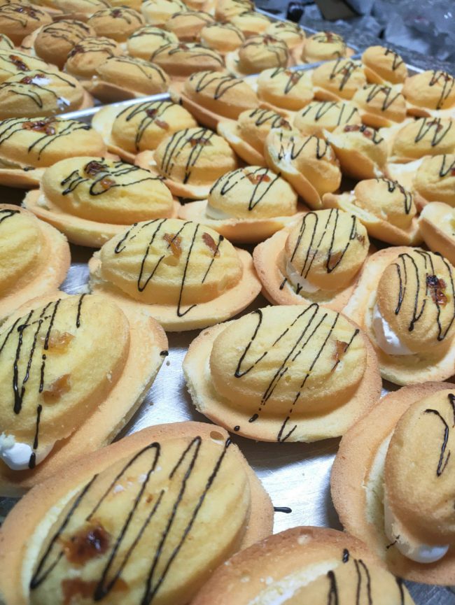 Bánh pía đóng hộp quà tặng