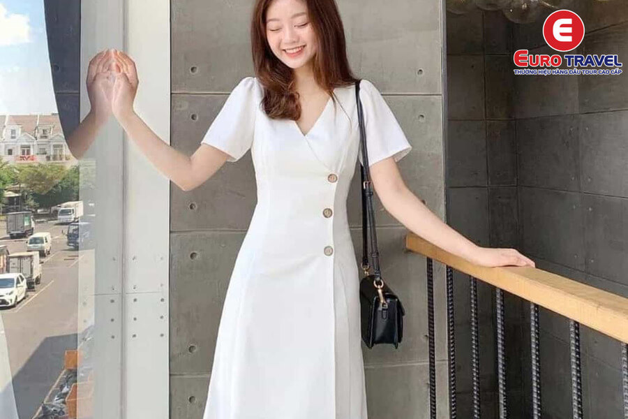 Trang phục đi du lịch mặc đầm đơn giản nữ tính