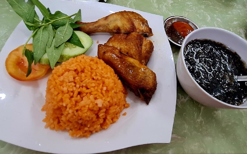 Món cơm bình dân Sài Gòn