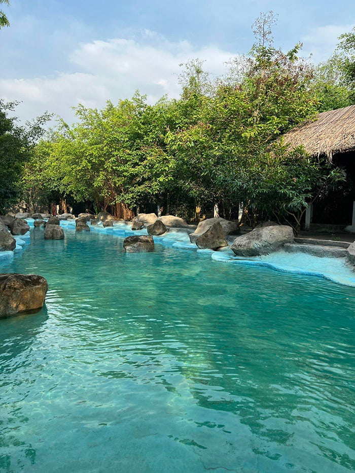 Vị trí Song Long ven sông