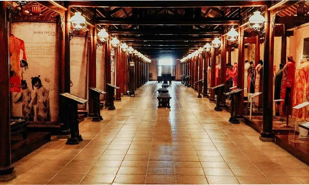 Không gian trưng bày áo dài