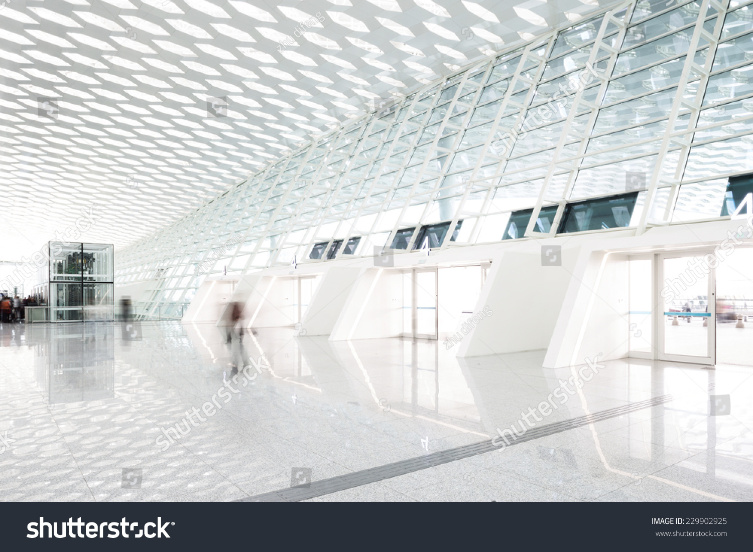 Mốc thời gian ở sân bay