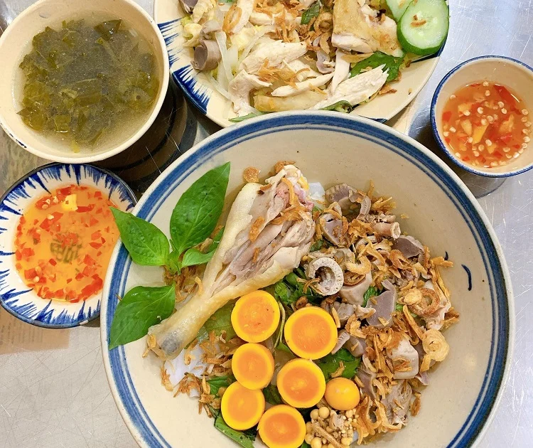 Bánh ướt lòng gà khu Phan Đình Phùng