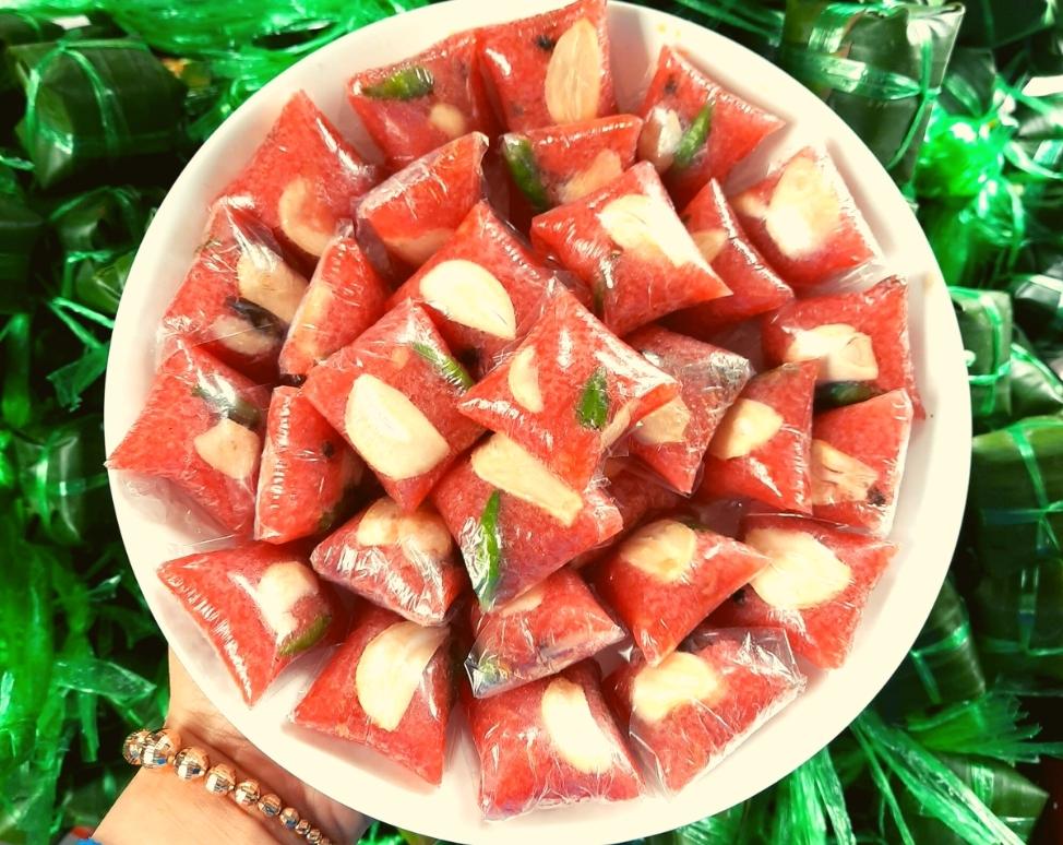 Nem chua mang về tiện lợi