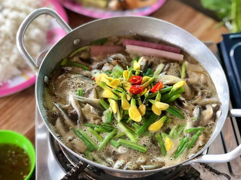 Lẩu cá linh mùa nước nổi