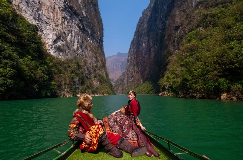 Nữ du lịch mùa hè