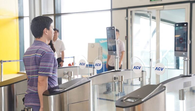 Nhận diện khuôn mặt tại sân bay