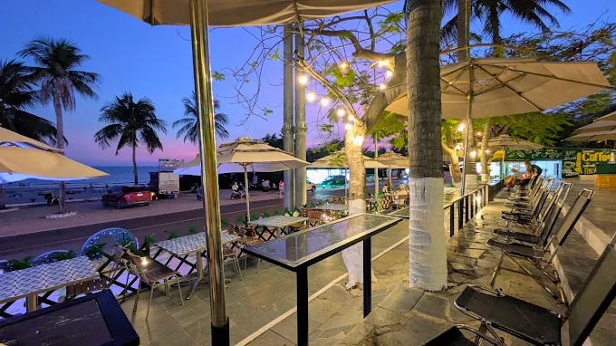 Quán Ocean Vista nằm trong resort cao cấp