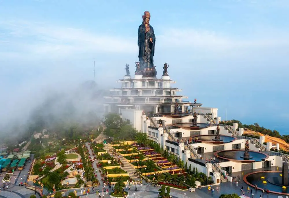 Toàn cảnh núi Bà Đen Tây Ninh