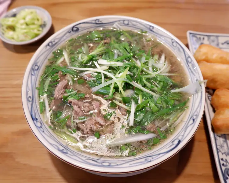 Phở Hà Nội nóng hổi