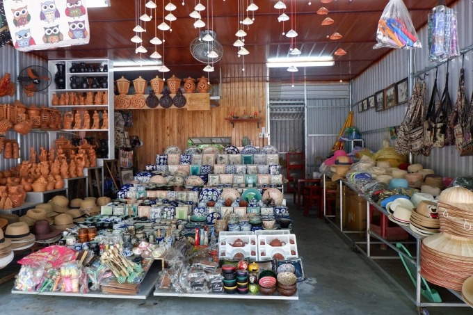 Không gian mua sắm phố cổ Hội An