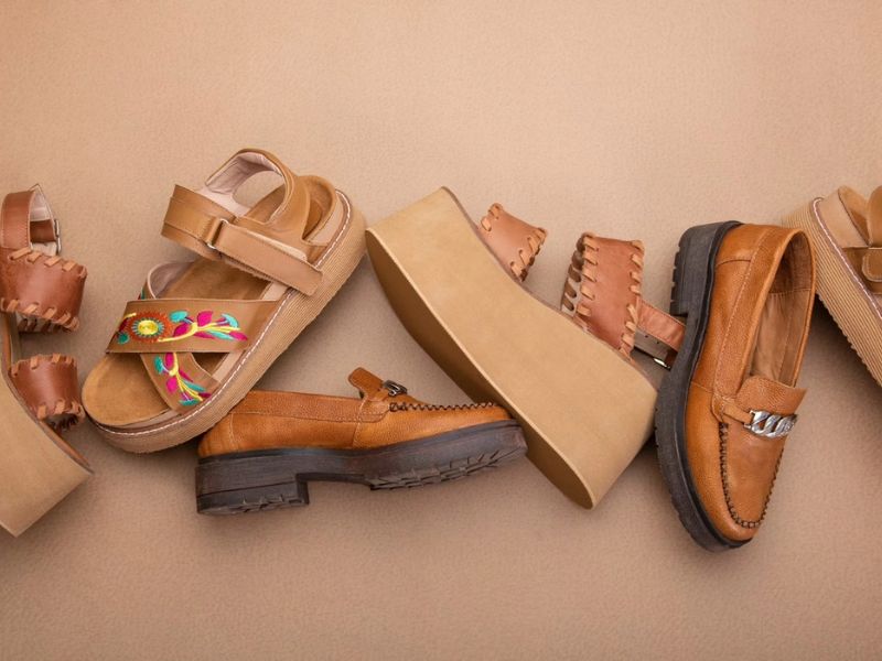 Giày dép cho chuyến đi