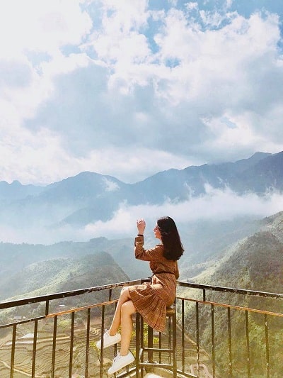 Váy dài tay chất dày phù hợp chụp ảnh mùa thu ở Sapa