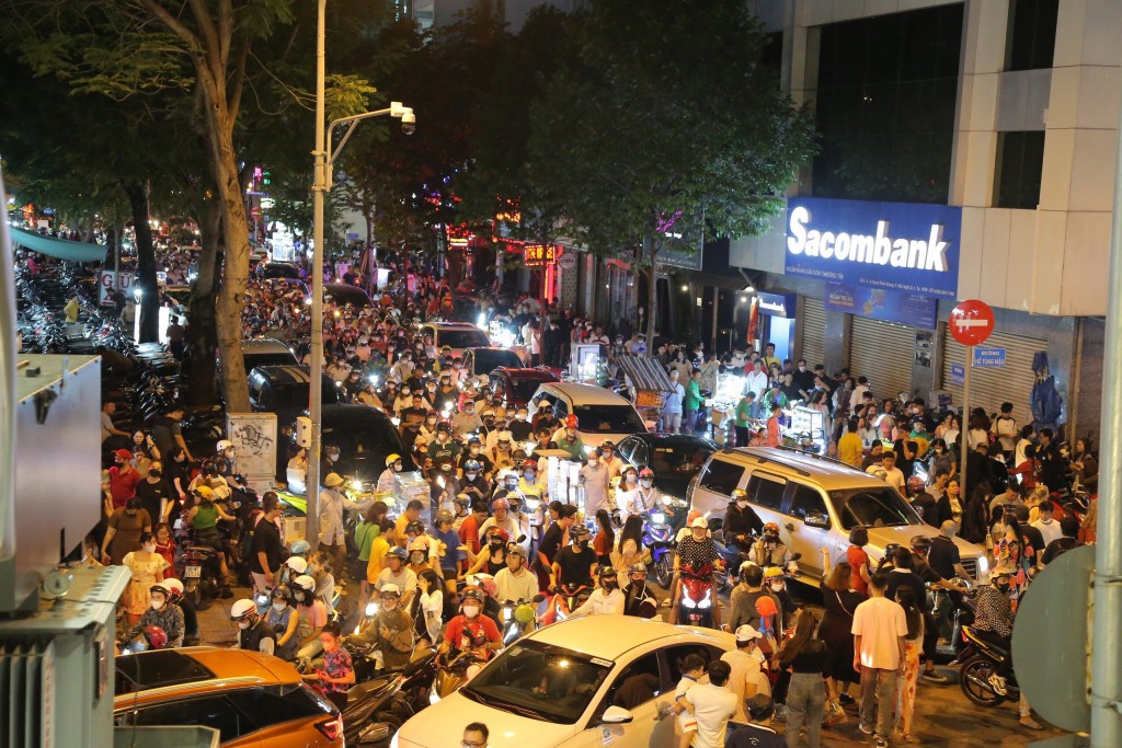 Nhịp sống trung tâm Sài Gòn