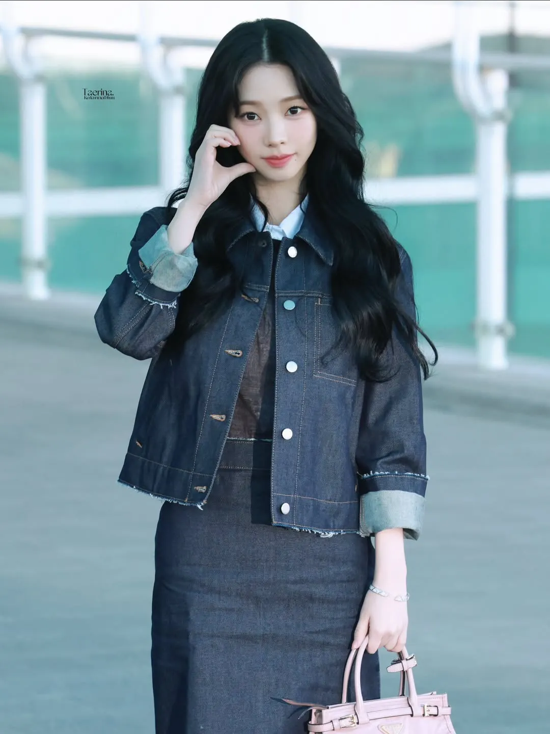 Karina với denim-on-denim