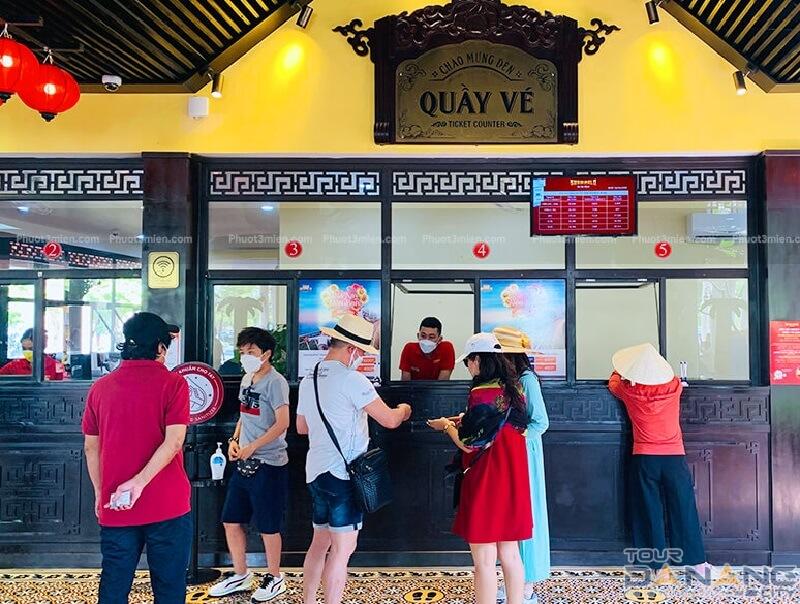 Quầy bán vé tại trạm cáp treo Bà Nà Hills