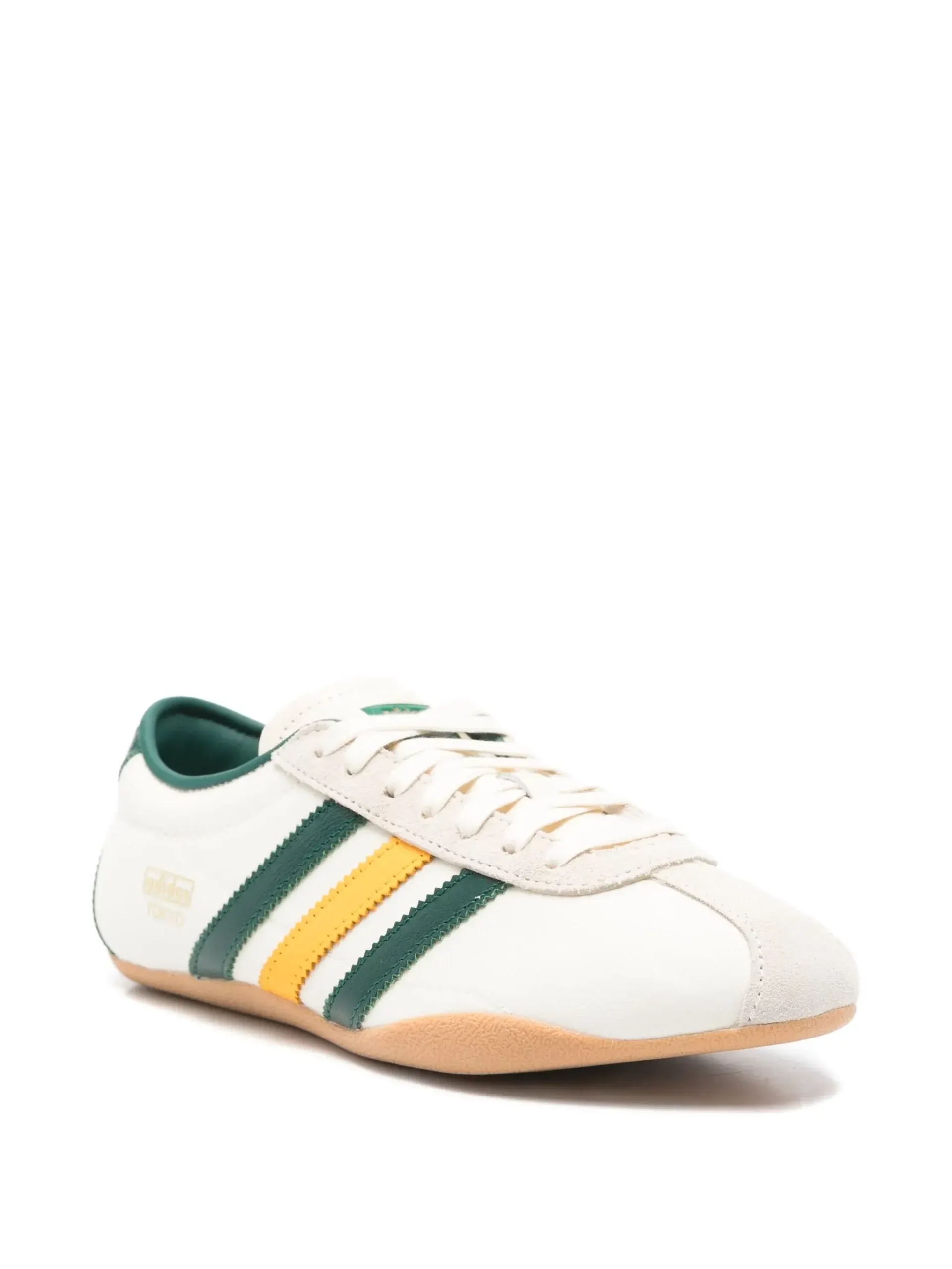 Sneaker dáng slim cho chuyến du lịch tinh gọn 2026