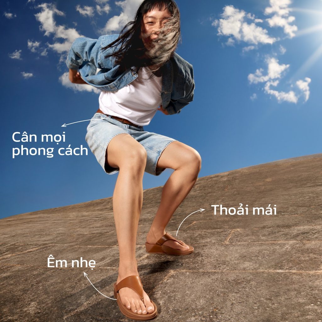 Ưu tiên các mẫu dép dạo biển mang lại sự thoải mái và bền bỉ trong môi trường nước mặn