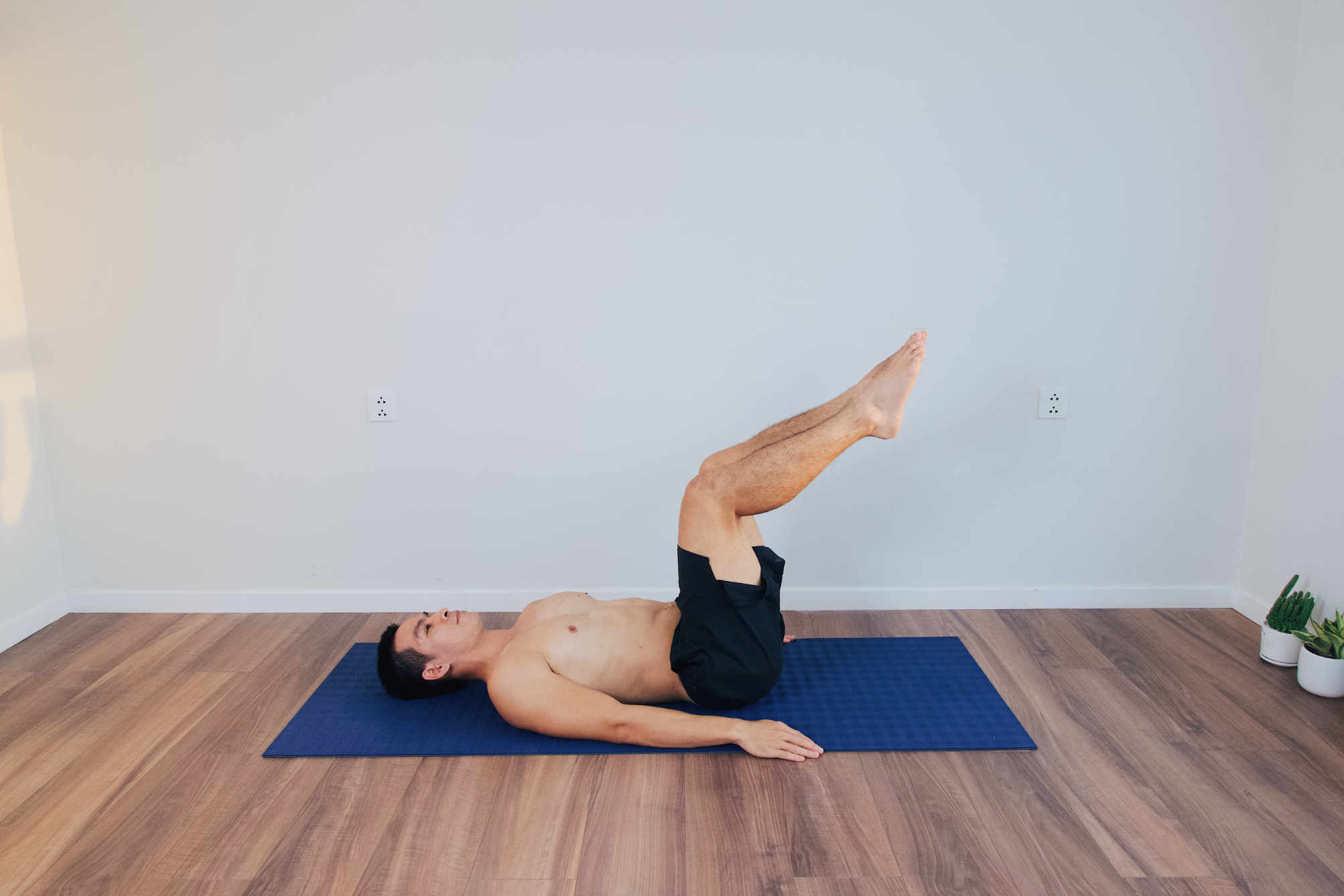 Tư thế Reverse Crunch