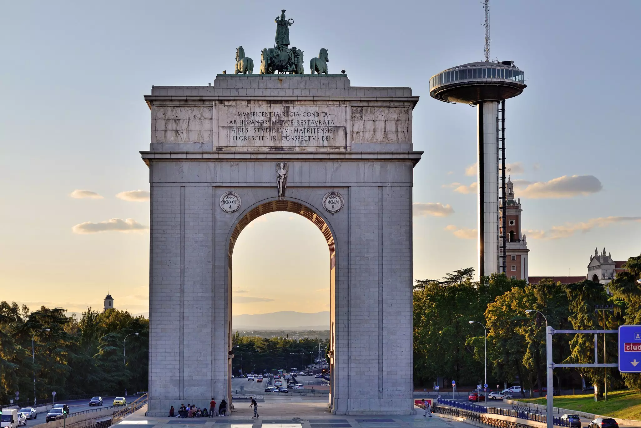 Khải hoàn môn Victory Arch tại Madrid