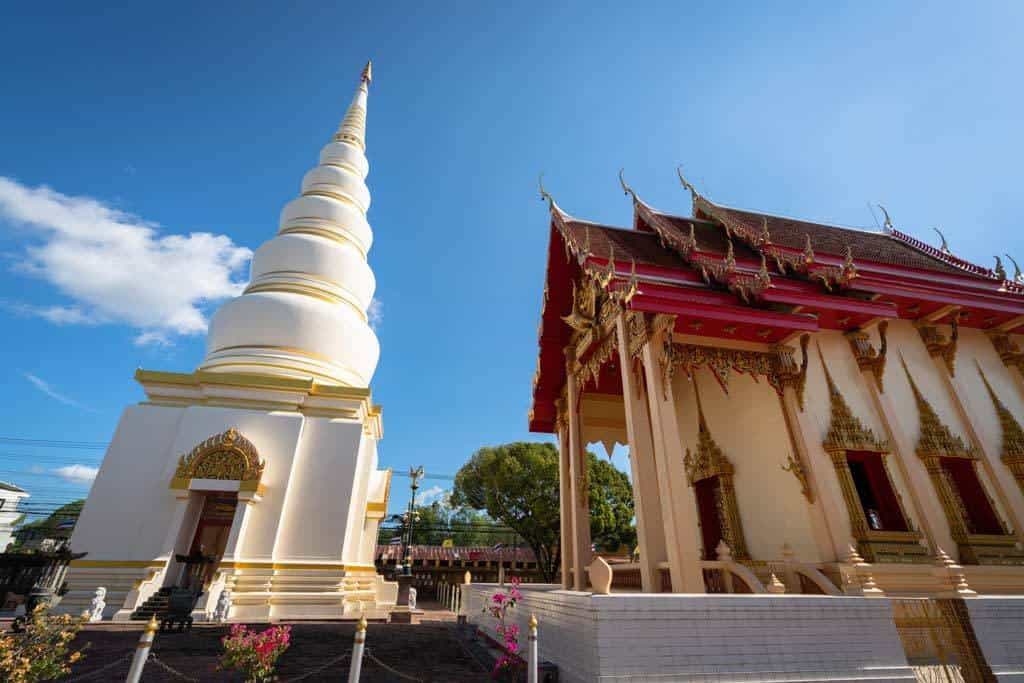 Kiến trúc uy nghi của chùa Phật giáo tại Trang