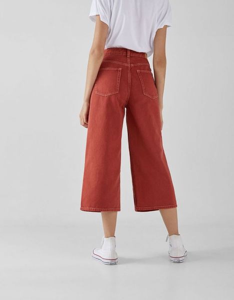 Phối culottes với áo dáng dài nhưng vẫn đóng thùng gọn gàng