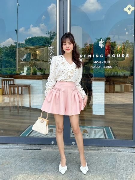 Áo kiểu tay dài phối lá cổ viền ren thắt nơ
