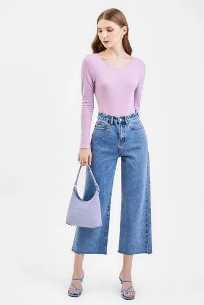 Những mẫu áo thun basic nữ nên có trong tủ đồ
