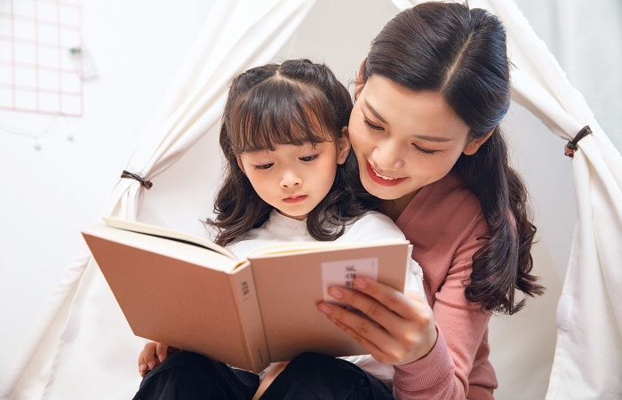 Mẹ đọc sách cùng con mỗi ngày