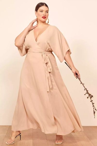 Chọn kích thước đầm dạ hội phù hợp