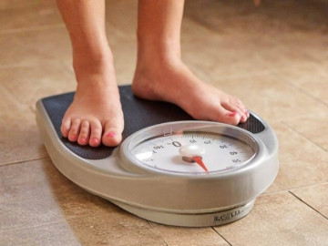 Phụ nữ tuổi 45 dễ tăng mỡ bụng hơn do thay đổi hormone và giảm khối cơ