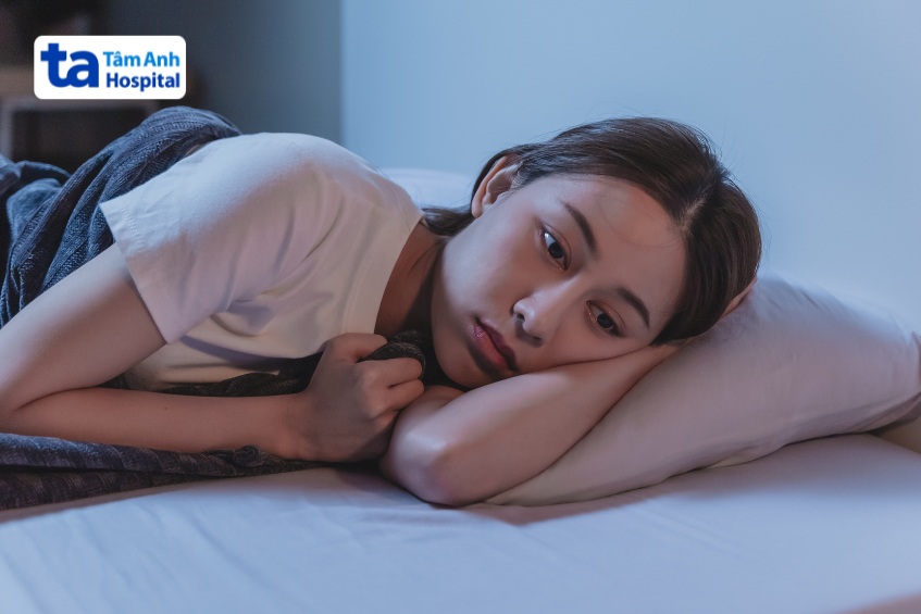 Ngủ không ngon giấc do cơn đau và khó chịu