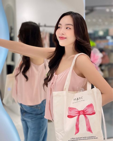 Chụp ảnh ngầu trước gương