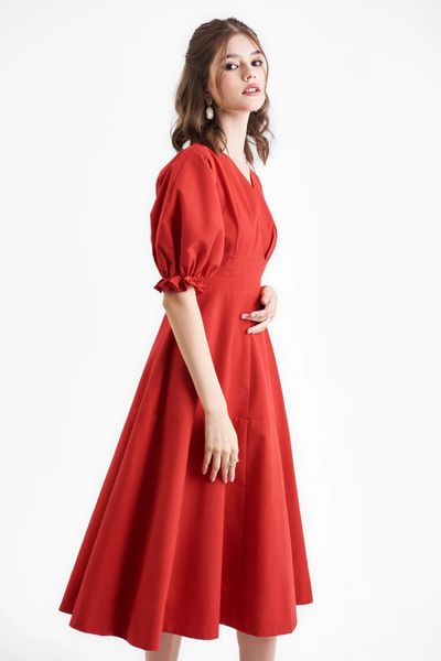 Trang phục màu đỏ hợp mệnh Hỏa cho tuổi Hợi