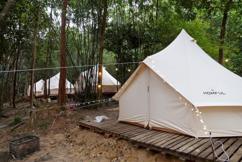 Một số đơn vị có cho thuê lều camping trên đỉnh núi Dinh - Nguồn: Internet