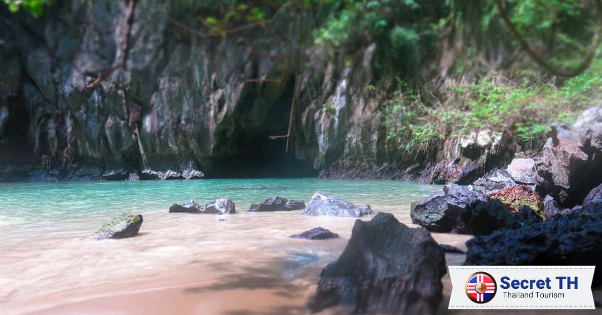 Vẻ đẹp thần tiên bên trong hang động Morakot