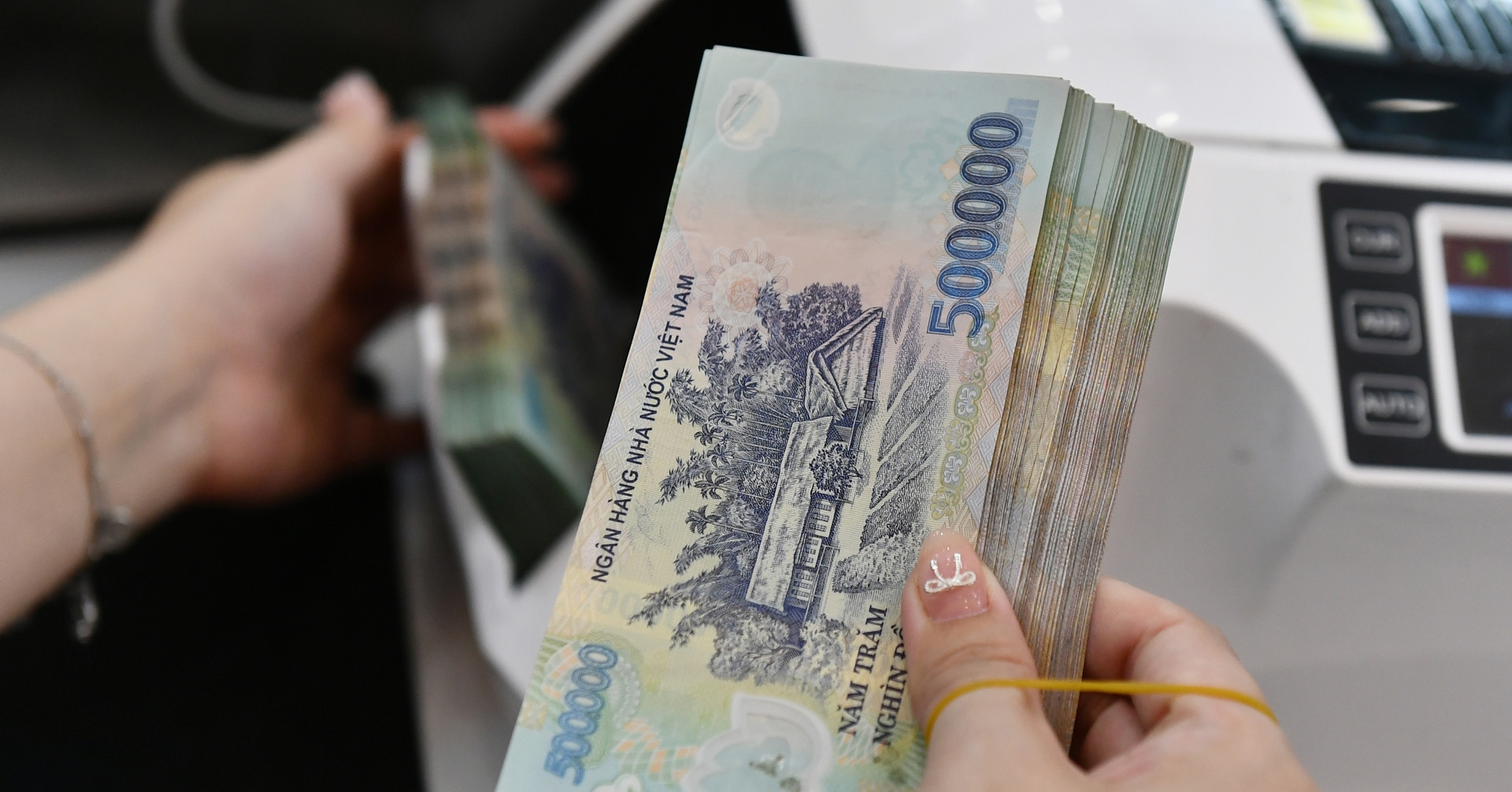 Lãi suất năm 2025 nên đọc như thế nào để không chọn nhầm?