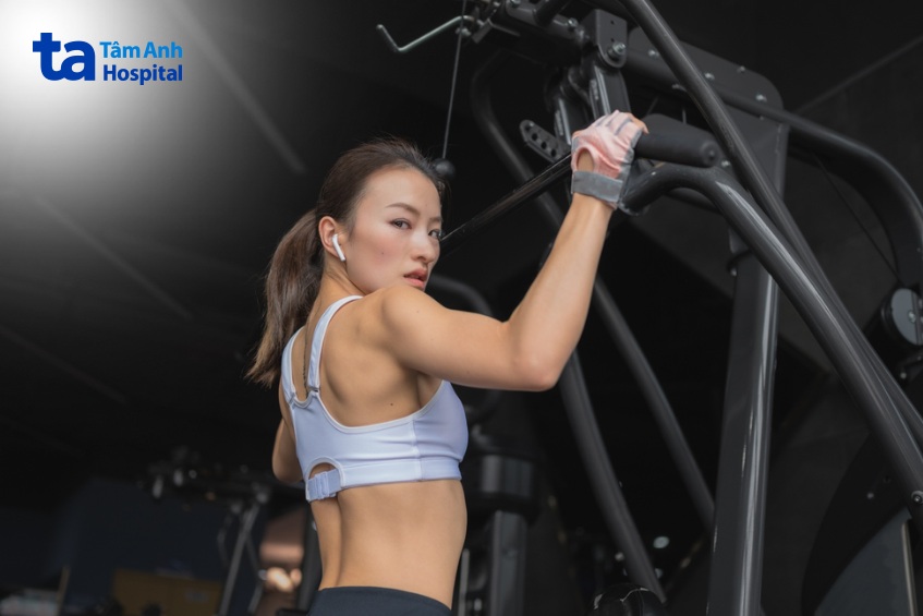 Tập luyện kháng lực kết hợp với cardio giúp bảo vệ cơ bắp trong quá trình thâm hụt calo