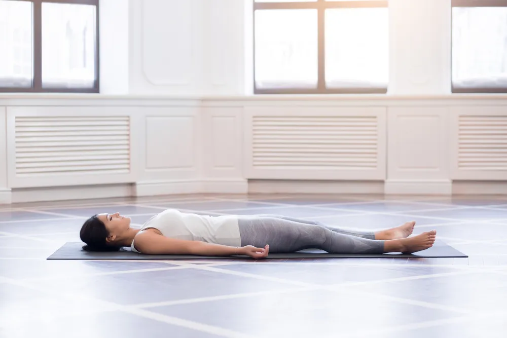Tư thế cánh cung yoga giảm mỡ bụng