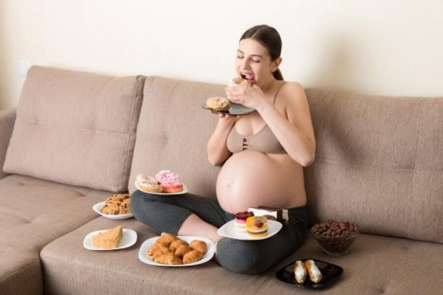Mẹ bầu nên tránh thực phẩm có hại để bảo vệ bé yêu an toàn