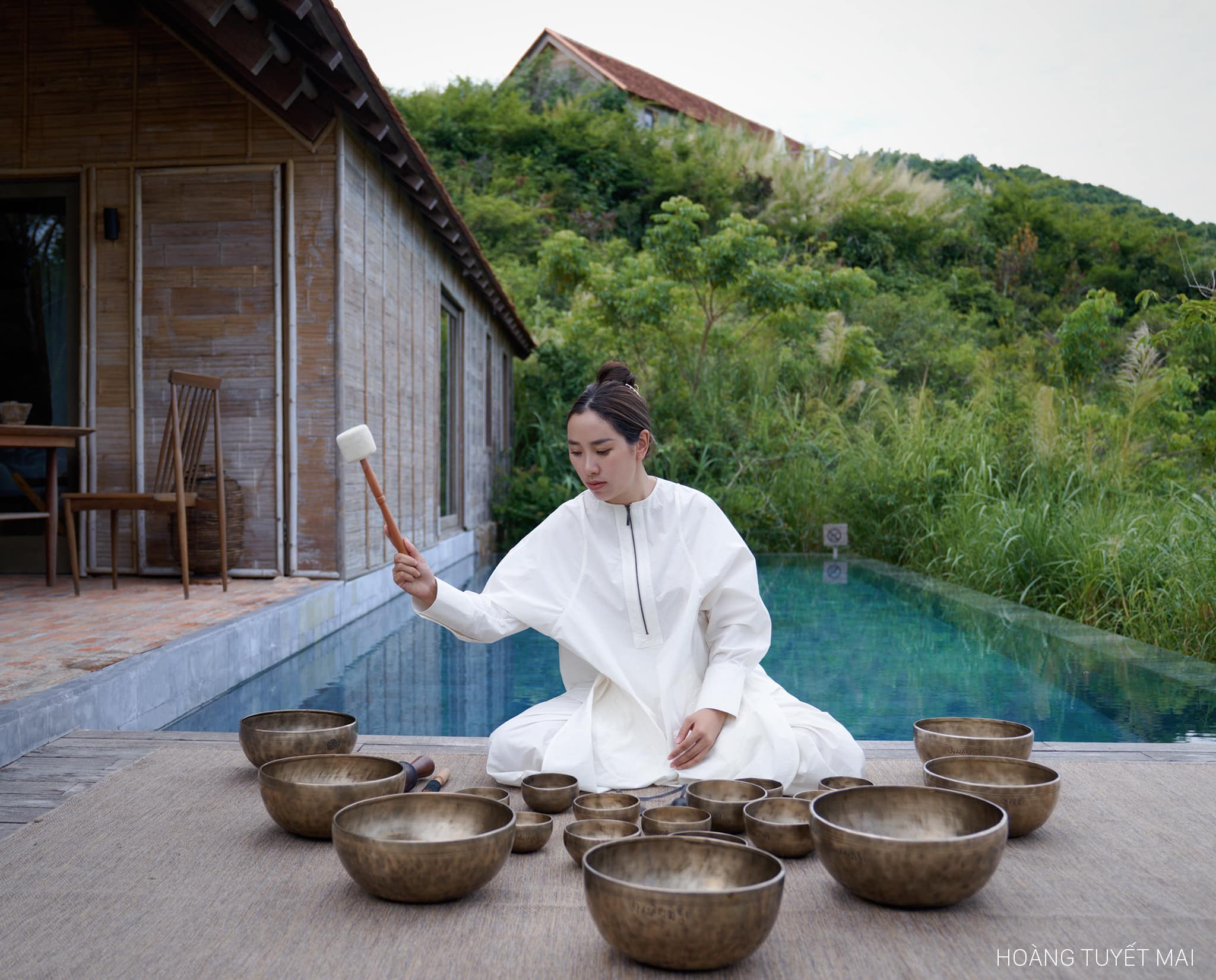 Hình ảnh trị liệu âm thanh với chuông bát Tây Tạng