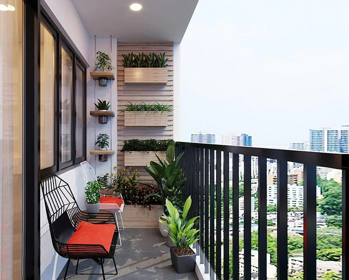 Đèn fairy lights treo trên ban công nhỏ tạo không khí ấm cúng về đêm