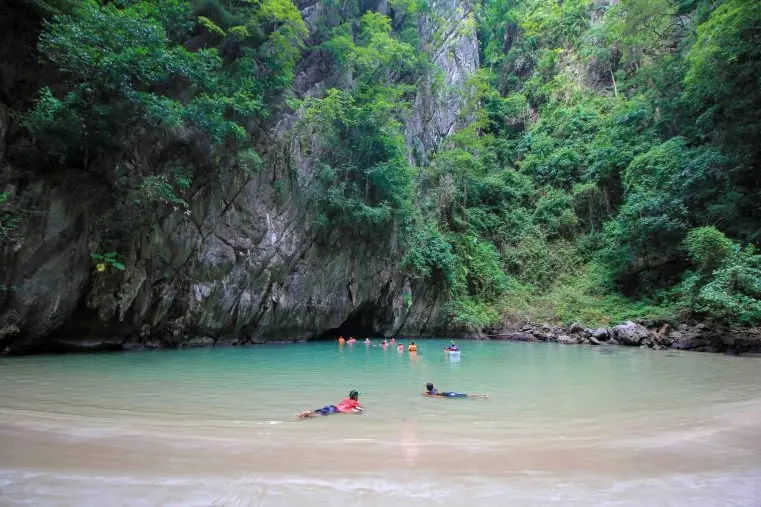 Bãi biển và cảnh quan trên Koh Mook