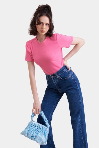 Phối đồ áo phông và quần ống rộng