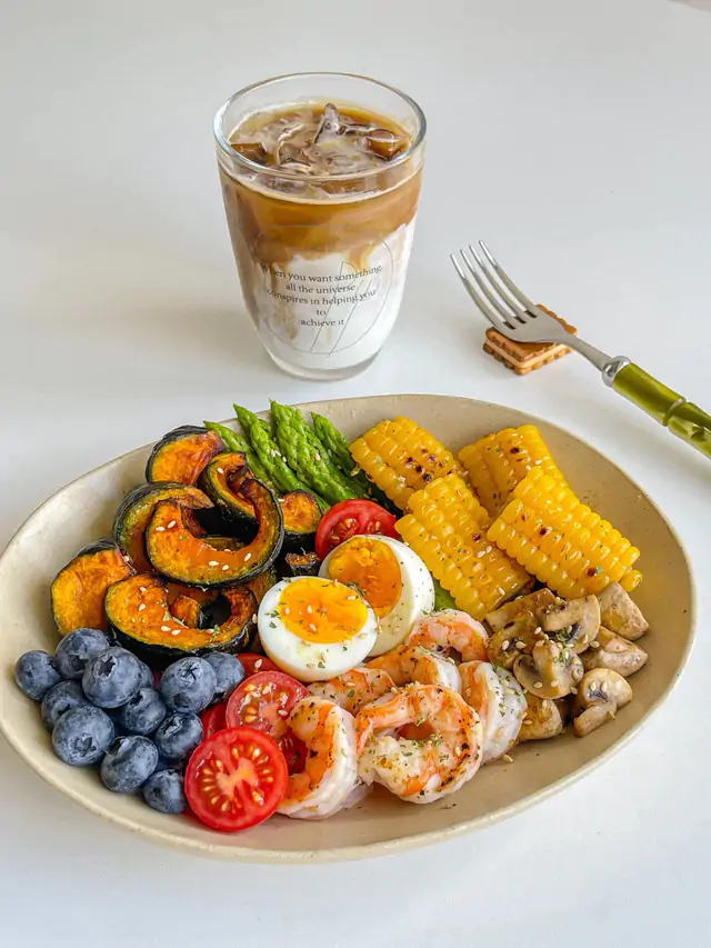 Ảnh minh họa eat clean với bữa ăn cân đối